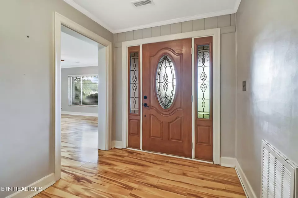 Entry Way - 1378 Sparta Hwy, Crossville, TN 38555 photo 2 of 3
