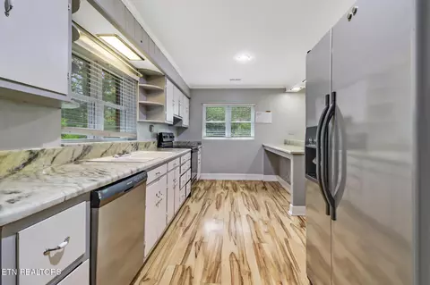 Kitchen - 1378 Sparta Hwy, Crossville, TN 38555 photo 1 of 2