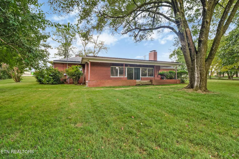 Exterior - 1378 Sparta Hwy, Crossville, TN 38555 photo 3 of 12