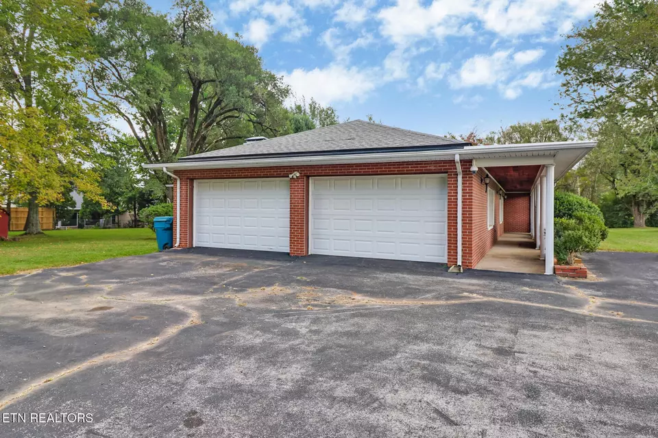 Exterior - 1378 Sparta Hwy, Crossville, TN 38555 photo 6 of 12