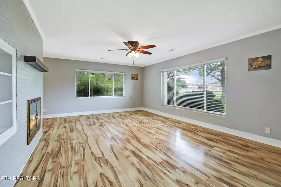 Living - 1378 Sparta Hwy, Crossville, TN 38555 photo 1 of 8