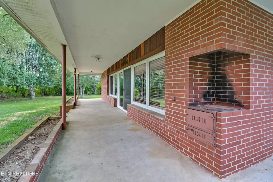 Exterior - 1378 Sparta Hwy, Crossville, TN 38555 photo 9 of 12