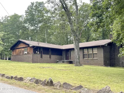 56 Robbins Nest Dr, Crossville, TN 38571