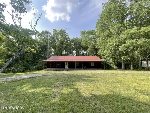 96 Robbins Nest Dr, Crossville, TN 38571