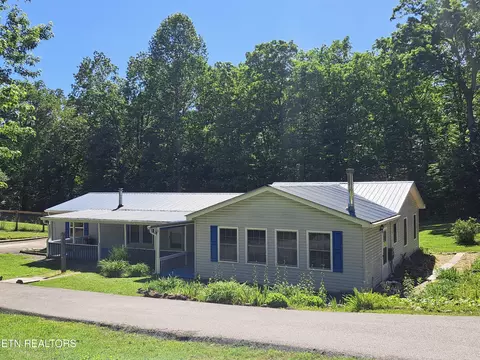 221 W Catoosa Canyon Dr, Crossville, TN 38571