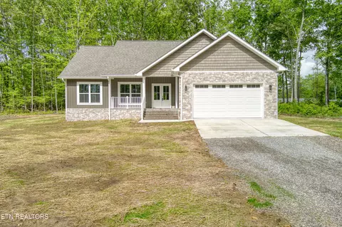 80 Peachtree Dr, Crossville, TN 38555