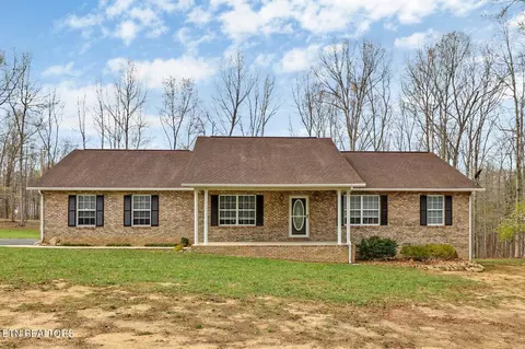 1150 Lincolnshire Dr, Crossville, TN 38555