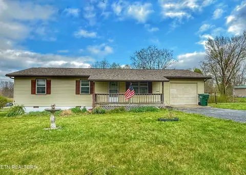 27 Oxford Dr, Crossville, TN 38555