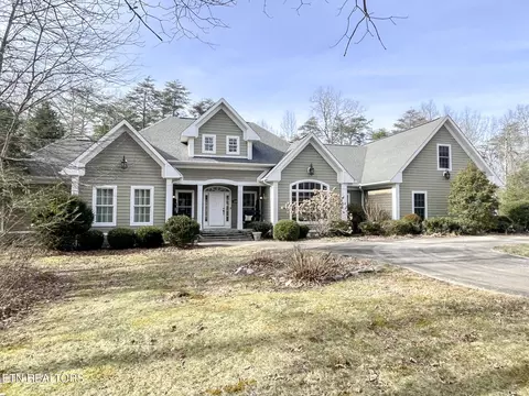 1484 E Deer Creek Dr, Crossville, TN 38571
