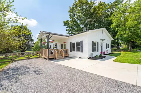 109 Rostron Ln, Clinton, TN 37716