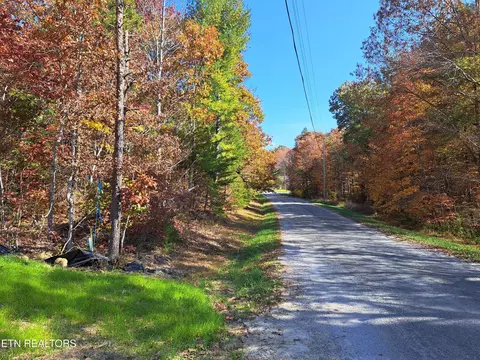 131 Laswell Ln, Crossville, TN 38558