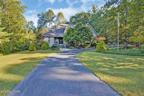105 Shadow Wood Ln, Crossville, TN 38571