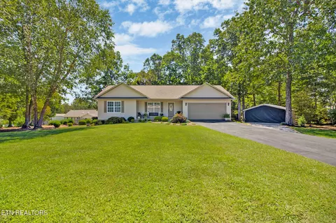 1040 Ackia Dr, Crossville, TN 38572