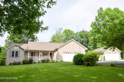 3240 Creston Rd, Crossville, TN 38571