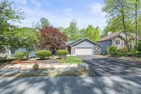220 Lakeside Dr, Crossville, TN 38558