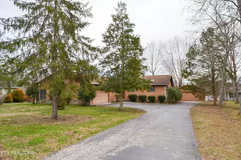8337 Cherokee Trl, Crossville, TN 38572