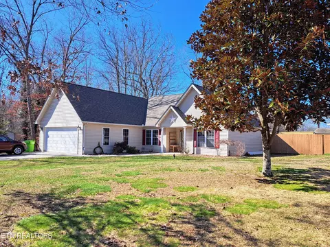 1517 War Eagle Dr, Crossville, TN 38572