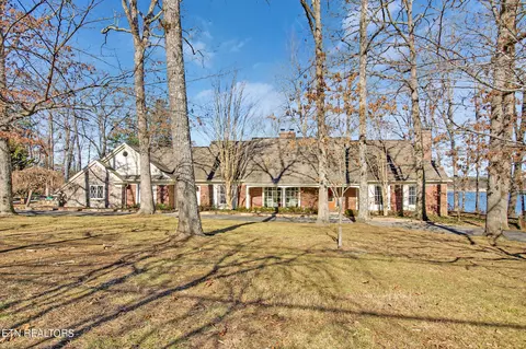 660 Holiday Dr, Crossville, TN 38555