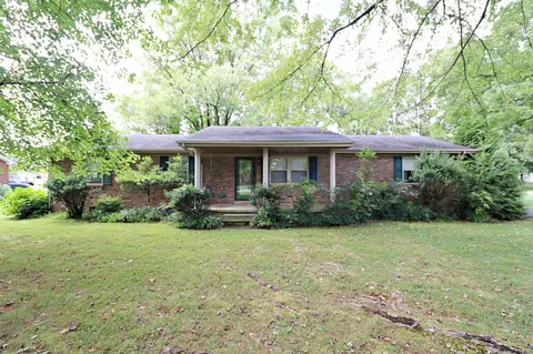 515 Greenwood Dr, Lafayette, TN 37083