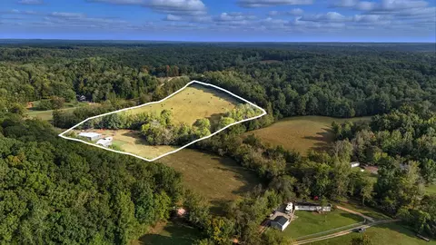 1215 Ennis Branch Rd, Mcewen, TN 37101