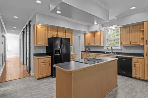 Kitchen - 76 Big Cedar Dr, Dunlap, TN 37327 photo 2 of 2
