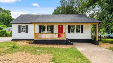 103 Lee Dr, Lenoir City, TN 37771
