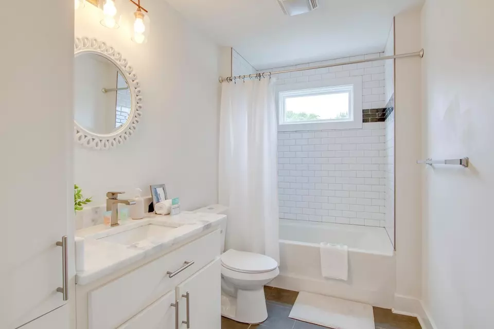 Bath - 3802 Hutson Ave # D, Nashville, TN 37216 photo 3 of 3