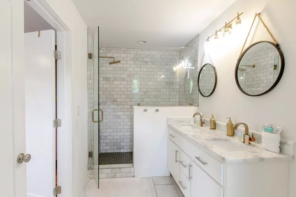 Bath - 3802 Hutson Ave # D, Nashville, TN 37216 photo 2 of 3