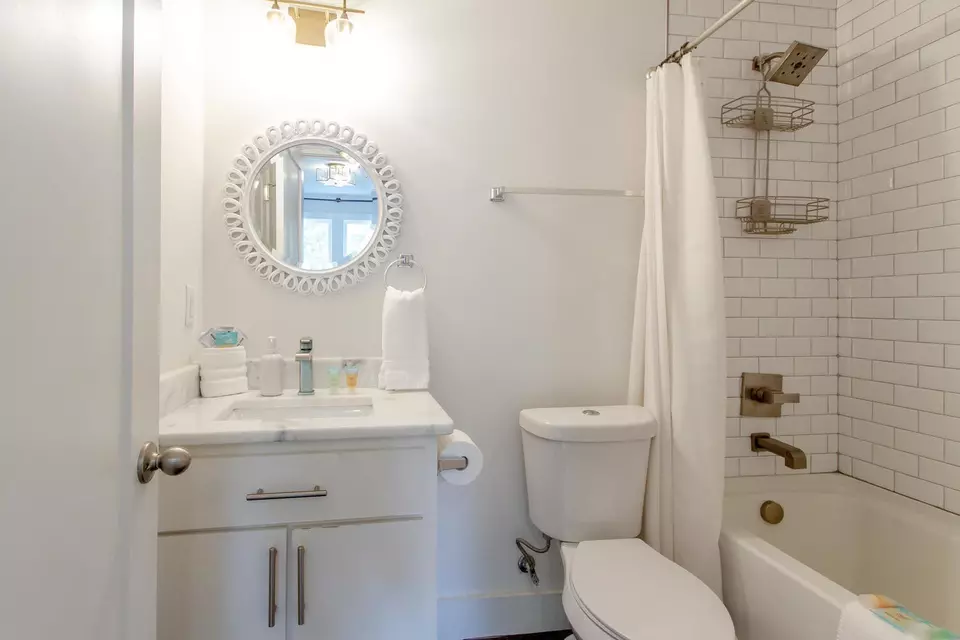 Bath - 3802 Hutson Ave # D, Nashville, TN 37216 photo 1 of 3