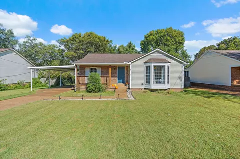 912 Harpeth Bend Dr, Nashville, TN 37221