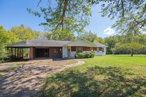 281 Reeves St, Lexington, TN 38351