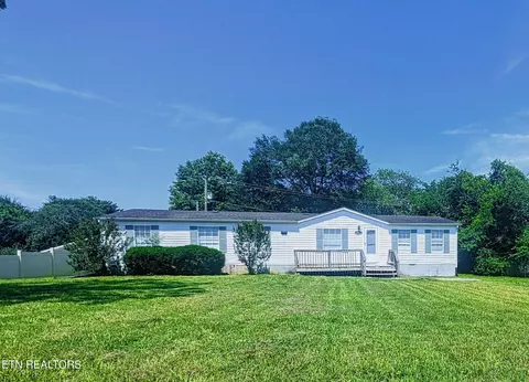 1112 Level Dr, Maryville, TN 37801