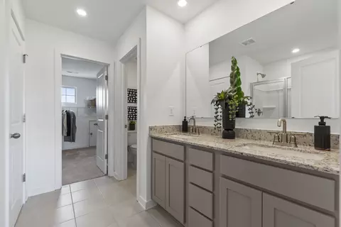 Bath - 192 E Millbrook Dr, Spring Hill, TN 37174 photo 2 of 5