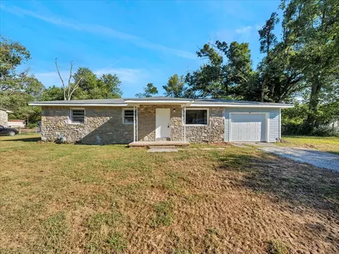 15 Owen Dr, Fayetteville, TN 37334