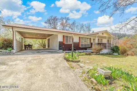 201 Adcock Hollow Rd, Harriman, TN 37748