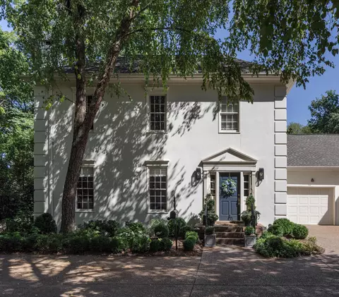 216 Chestnut Hill Dr, Nashville, TN 37215