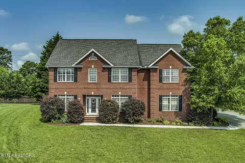 1739 Inverness Dr, Maryville, TN 37801
