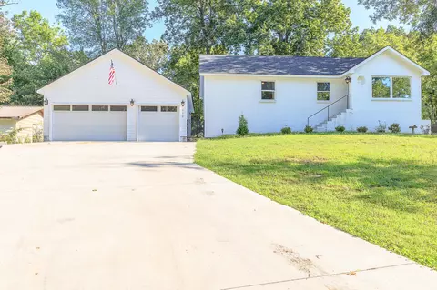 712 N Oakwood St, Rossville, GA 30741