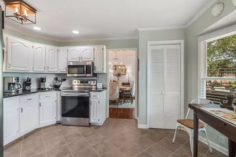 Kitchen - 601 Gresham Ln, Murfreesboro, TN 37129 photo 2 of 3