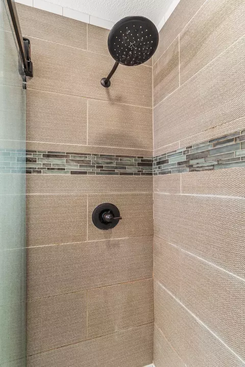 Bath - 601 Gresham Ln, Murfreesboro, TN 37129 photo 3 of 3