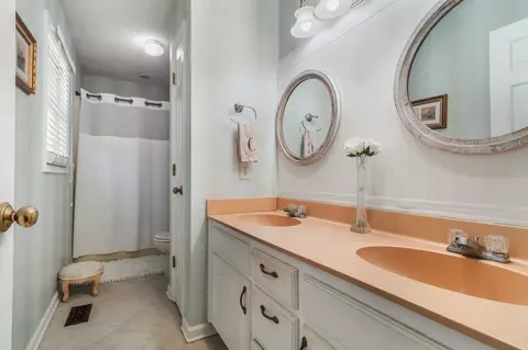 Bath - 601 Gresham Ln, Murfreesboro, TN 37129 photo 1 of 3