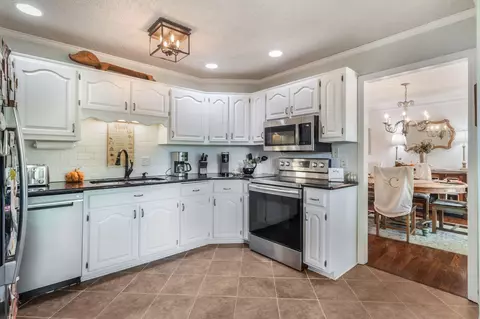 Kitchen - 601 Gresham Ln, Murfreesboro, TN 37129 photo 3 of 3