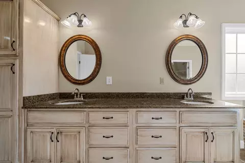Bath - 121 Meadow Ln, Dover, TN 37058 photo 1 of 3