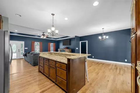 Entry Way - 121 Meadow Ln, Dover, TN 37058 photo 2 of 3