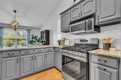 Kitchen - 1863 Devon Dr, Spring Hill, TN 37174 photo 2 of 3