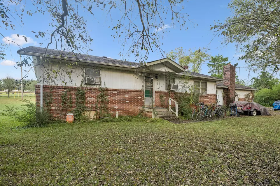Exterior - 2147 Twin Oak Dr, Murfreesboro, TN 37130 photo 2 of 3