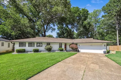 5796 N Foxburrow Cir, Memphis, TN 38115