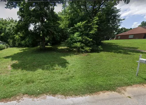 3 W Armstrong Rd, Memphis, TN 38109