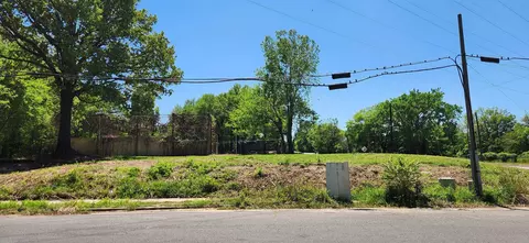 2160 Hernando Dr, Memphis, TN 38106 photo 2