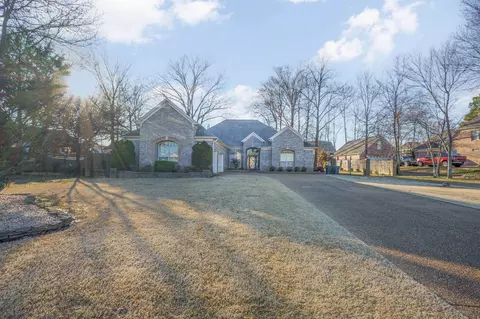 5163 Meadow Pointe Dr, Southaven, MS 38672
